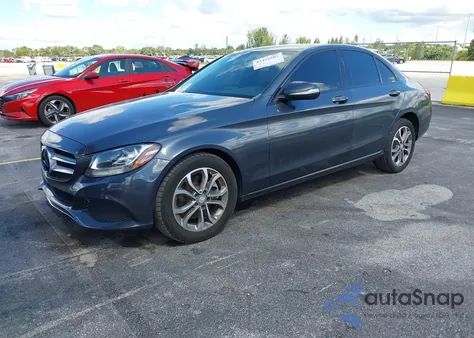 2015 Mercedes-Benz C 300 из США, поврежденный, VIN 55SWF4JB3FU051243
